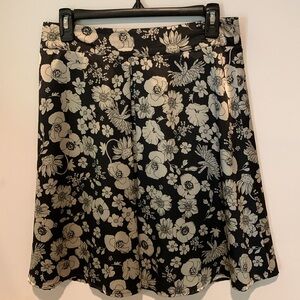 Linea Domani Limited Collection floral blk/gray satin midi skirt. Size 6. EUC.